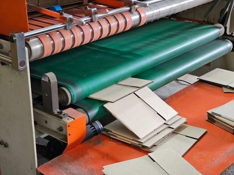 รับผลิตกล่องกระดาษลูกฝูก